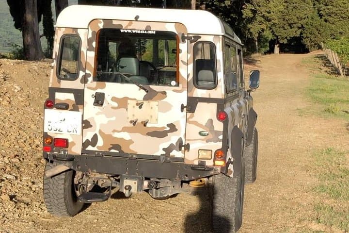 Private Tuscan Wine Safari — Off‑Road Land Rover Tour & Lunch in Chianti photo 3