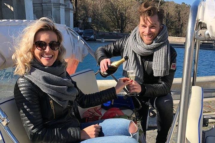 Rome Valentine Buggy Tour: Ape Calessino Romance with Tiramisu & Coffee