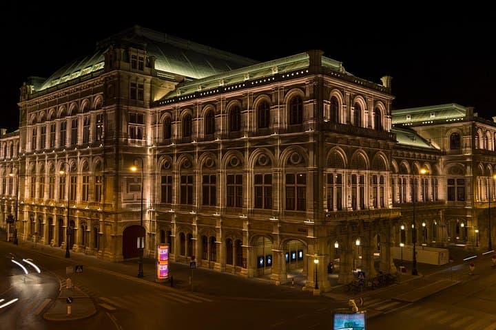 Prague to Budapest: 9-Day Private Sightseeing Tour Through Vienna, Salzburg & Hallstatt photo 3