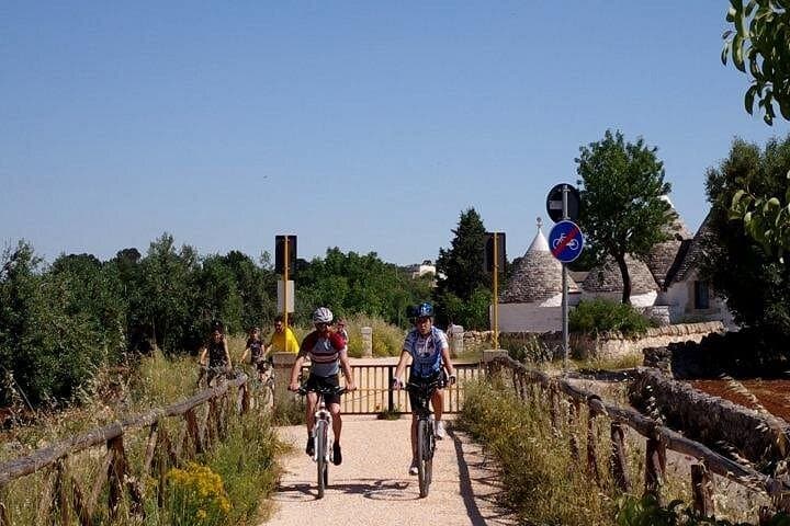 E‑Bike Loop Through Puglia’s Itria Valley: Alberobello, Locorotondo & Winery Tastings photo 2