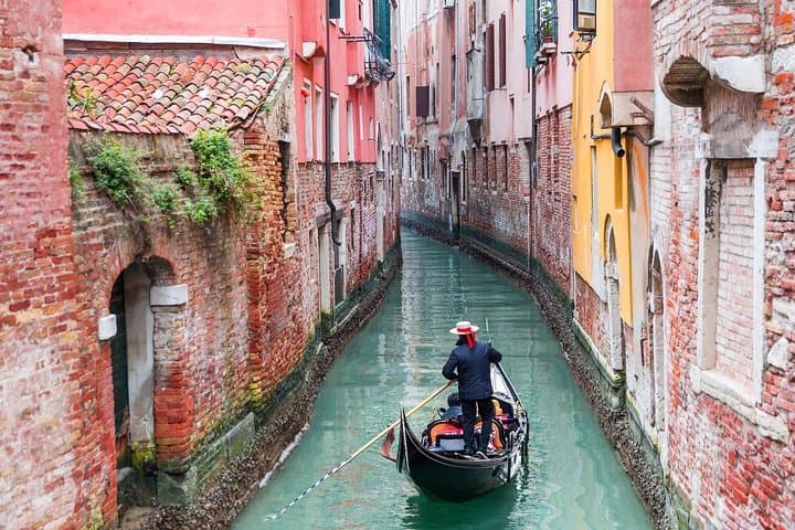 Private Gondola Ride from Rialto — 45-Minute or 1-Hour Venice Experience photo 3