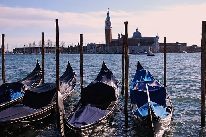 Private Gondola Ride from Rialto — 45-Minute or 1-Hour Venice Experience photo 6