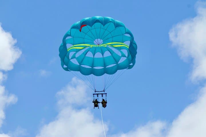 Soar Above Palm Beach: Parasailing Over Aruba's Turquoise Coast photo 5