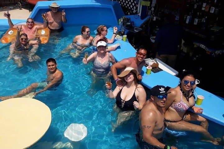 Roatán Booze, Brews & Beach: Half-Day Brewery, Rum and Chocolate Tour photo 6