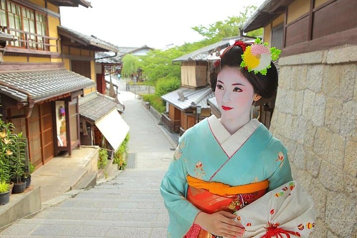 Maiko and Samurai Transformation in Kyoto's Higashiyama — Kiyomizudera Costume Experience photo 4