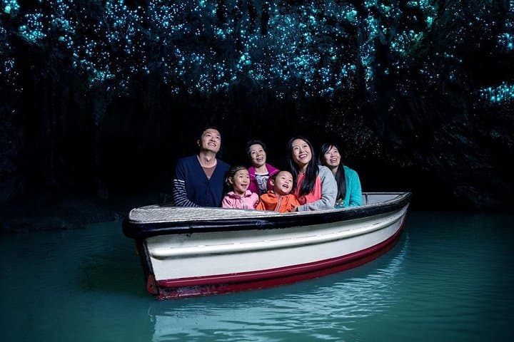 Waitomo Glowworm Caves & Hobbiton Small-Group Tour from Auckland (Inc. Lunch) photo 3