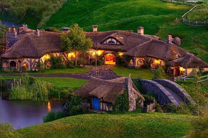 Waitomo Glowworm Caves & Hobbiton Small-Group Tour from Auckland (Inc. Lunch) photo 5