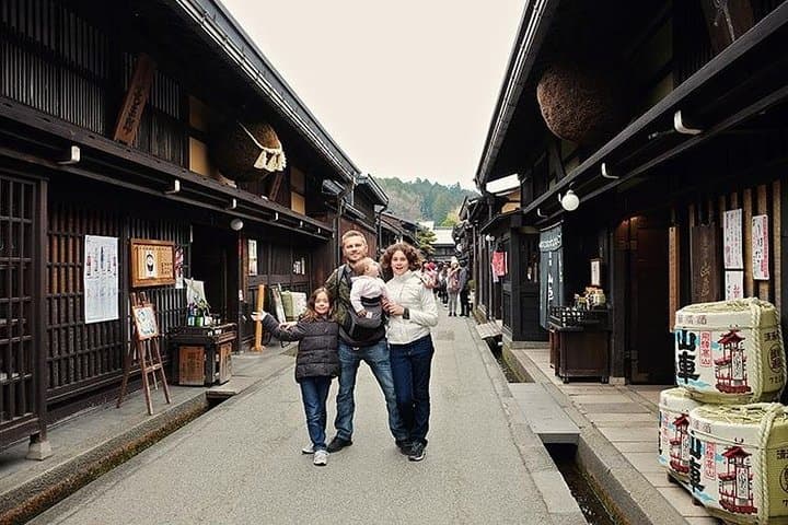 Private Takayama Walking Tour: Full-Day With Government-Licensed Guide photo 2