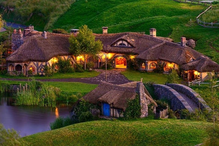 Hobbiton & Waitomo Caves Small-Group Tour from Auckland — Day Trip with Lunch photo 2