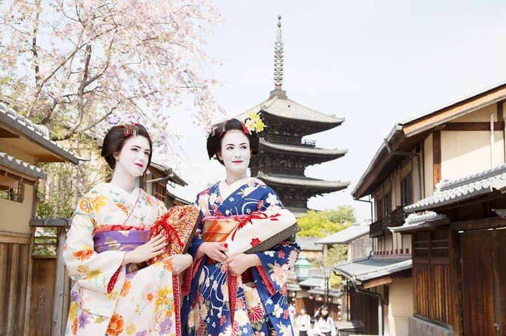 Walk Like a Maiko: Kiyomizu-dera Strolling Plan in Kyoto