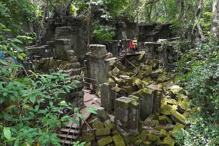 Kulen Mountain & Beng Melea Day Tour — Waterfalls, River of 1000 Lingas and Jungle Temple photo 4