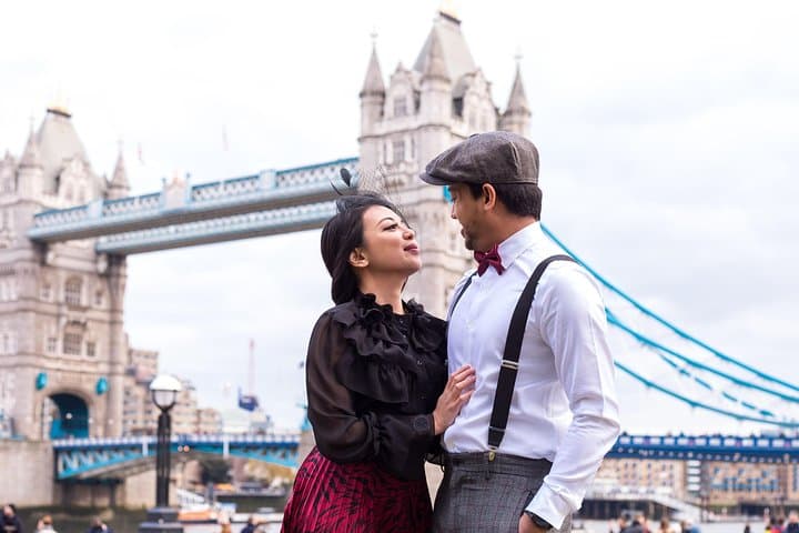 Private Professional Photoshoot in London — Local Photographer for Travel Portraits