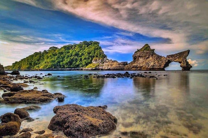 One-Day Nusa Penida: Kelingking, Atuh Beach & Angels Billabong Adventure photo 1
