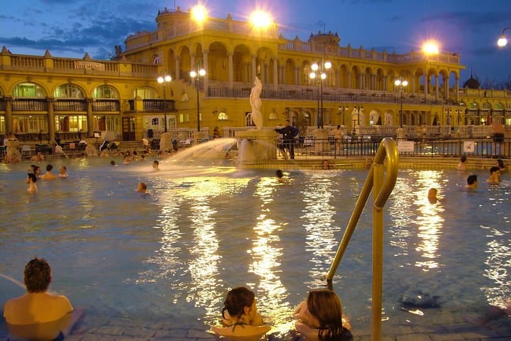 Budapest Széchenyi Spa and Danube Evening Cruise: Thermal Baths, Night Views & Dinner photo 6