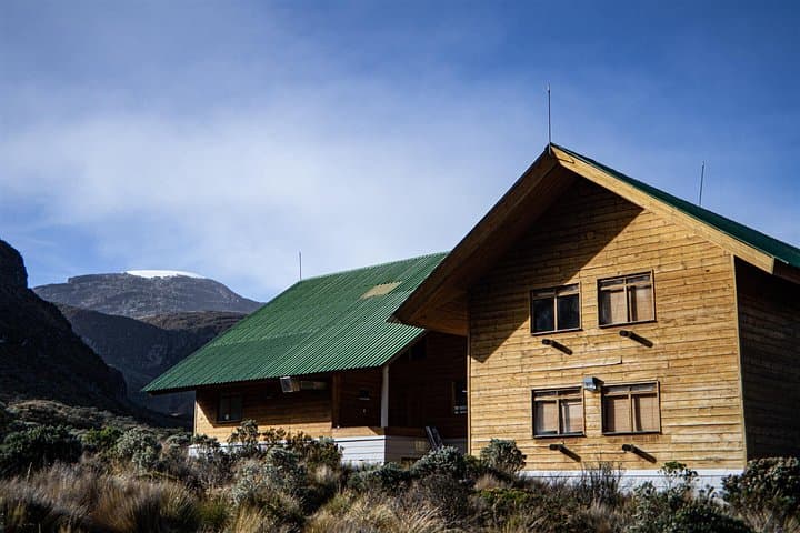 El Cisne High Mountain Refuge (4,100 m) — Overnight in Los Nevados from Manizales