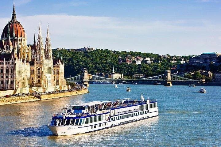Budapest in Six Hours: Private City Tour, Danube Cruise & Airport Transfer photo 1