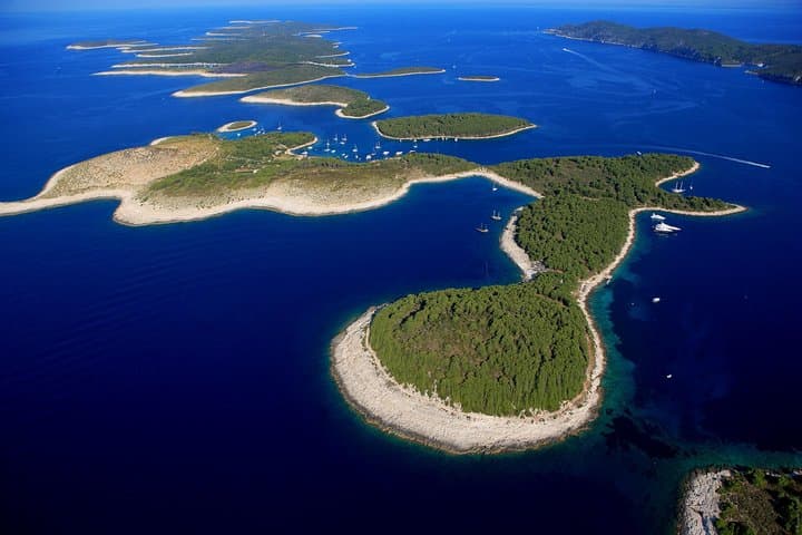 Red Rocks to Pakleni: Private Hvar Speed-Boat Tour photo 2