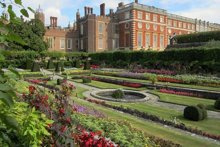 Secrets of Henry VIII: Private Hampton Court Palace Tour with Historian Guide photo 3