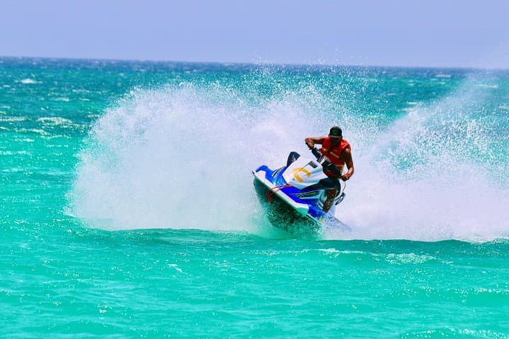 Palm Beach Aruba Waverunner Rentals: 30-Minute Jet-Ski Adventure on Caribbean Blue