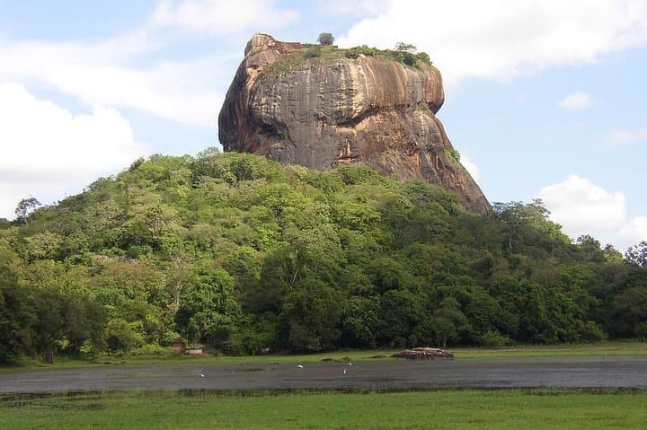 Sri Lanka 7-Night Private Tour: Cultural Triangle, Hill Country & Golden Beaches photo 3