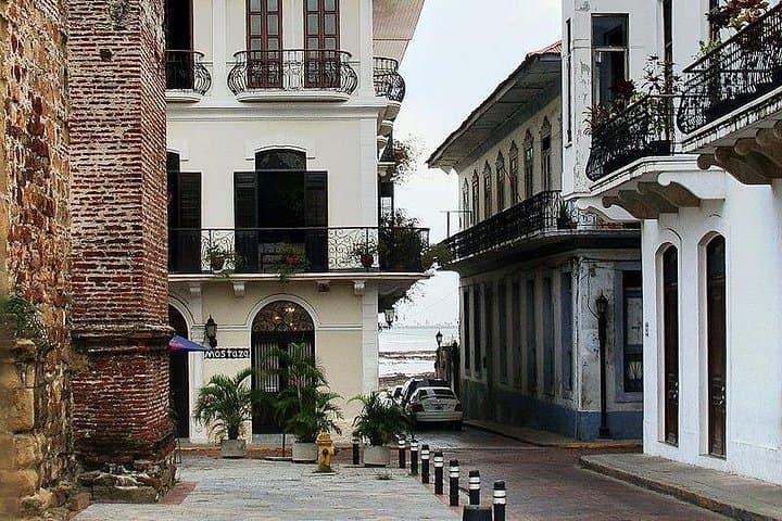 Panama City Airport Layover: Miraflores Locks & Casco Antiguo Tour photo 2
