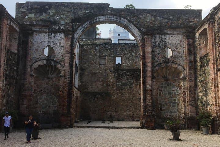 Panama City Airport Layover: Miraflores Locks & Casco Antiguo Tour photo 4