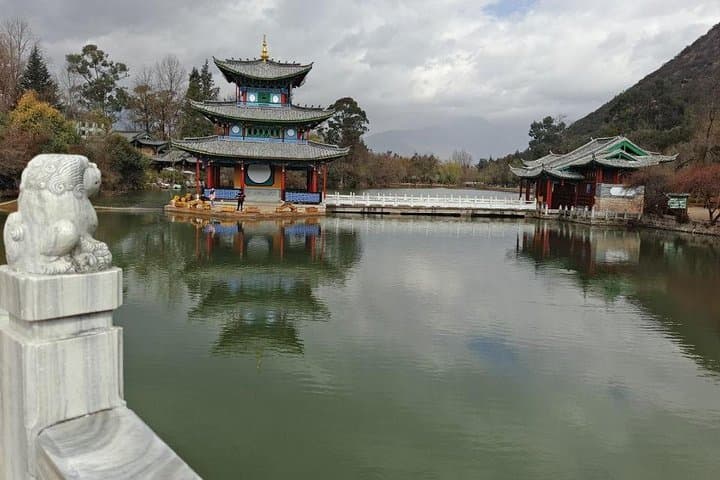 Lijiang to Shangri‑La: 5-Day Trek and Cultural Tour with Overnight at Tiger Leaping Gorge photo 4