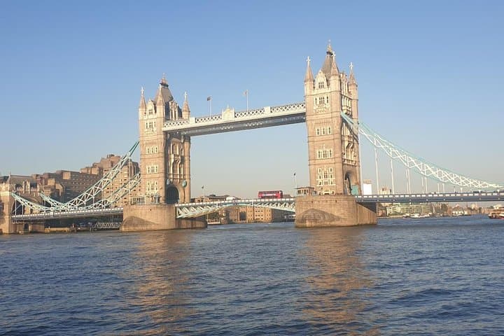 Private Tower of London & Tower Bridge Tour — Skip-the-Line History Walk photo 3