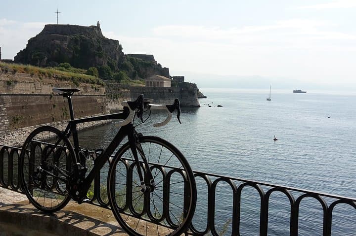 Cycle Corfu Old Town: A Local’s 12–14 km Bike Tour of Fortresses, Palaces & Sea Views