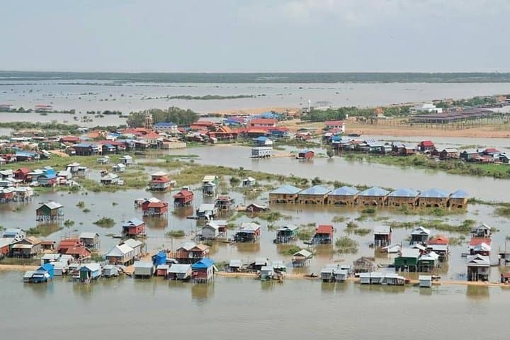 Tonle Sap & Kampong Phluk: Half-Day Boat Tour to the Stilt Village photo 3