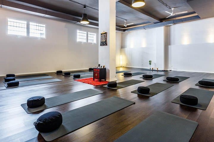 Seville Yoga Classes in Spanish Near Las Setas: Hatha, Vinyasa & Therapeutic (75 min)