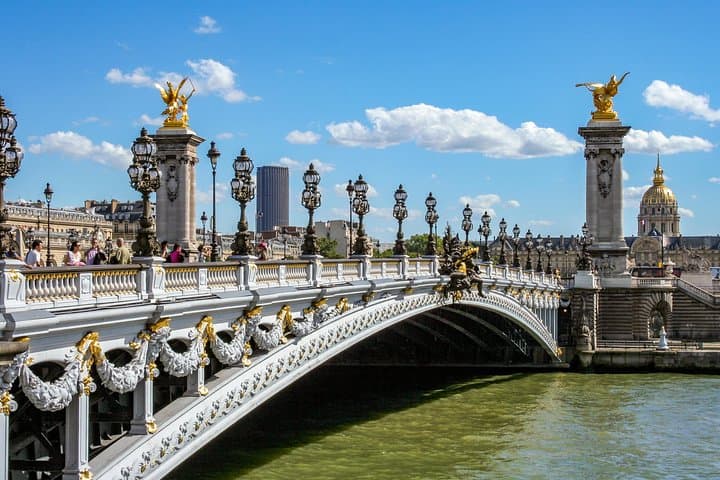 Photogenic Paris: 90-Minute Local Photo Walking Tour
