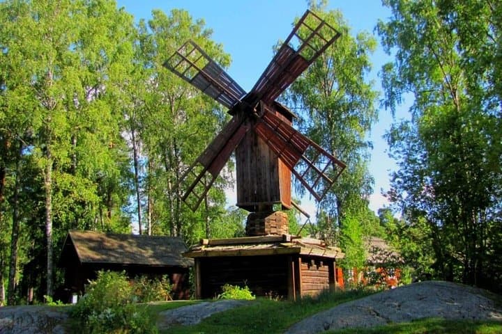 Helsinki Highlights: Private Half-Day Tour & Seurasaari Open-Air Museum