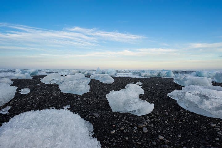 Black Diamond Beach & Jökulsárlón: Glacier Lagoon Day Trip from Reykjavík photo 3