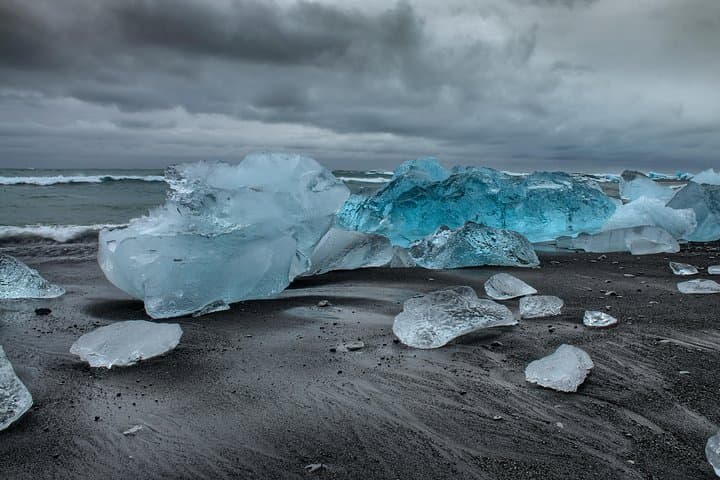 Black Diamond Beach & Jökulsárlón: Glacier Lagoon Day Trip from Reykjavík photo 5