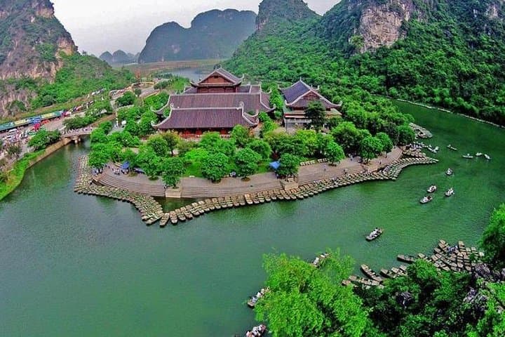 Full-Day Hoa Lu, Mua Cave & Trang An: Ninh Binh Limestone Adventure from Hanoi