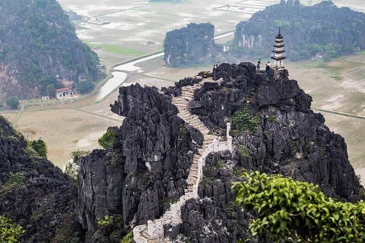 Full-Day Hoa Lu, Mua Cave & Trang An: Ninh Binh Limestone Adventure from Hanoi photo 4