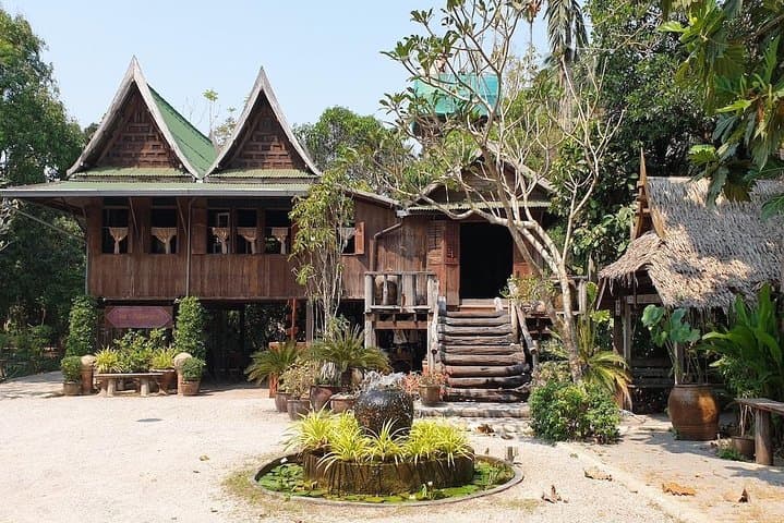 Maeklong Railway & Damnoen Saduak Day Tour from Bangkok