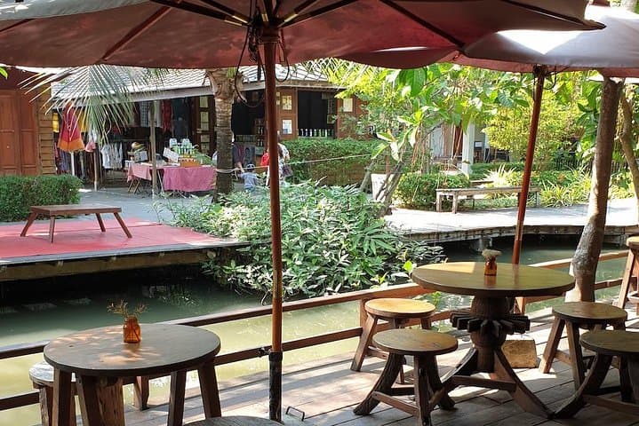 Maeklong Railway & Damnoen Saduak Day Tour from Bangkok photo 2