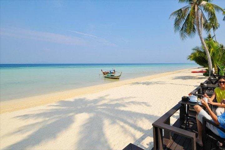 Phi Phi Island Big-Boat Day Trip: Snorkel, Maya Bay Sightseeing & Phi Phi Don Leisure photo 6