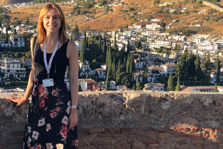 Granada Private Guided Walking Tour: Alhambra, Albaicín & Sacromonte in 3 Hours