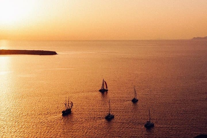 Full-Day Private Santorini Caldera Tour: Fira, Oia, Akrotiri & Red Beach photo 3