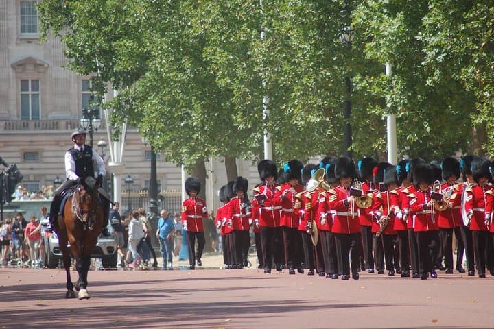 London Layover Tour from LHR: 6-Hour Private Chauffeured Highlights