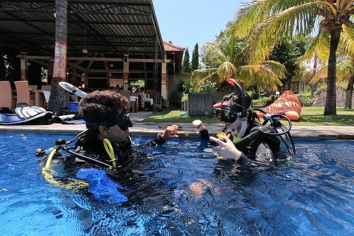 Discover Scuba at Tulamben’s USAT Liberty Shipwreck — Guided Dives from Sanur