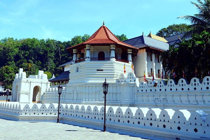 Explore the Cultural Tapestry of Kandy on a Day Tour