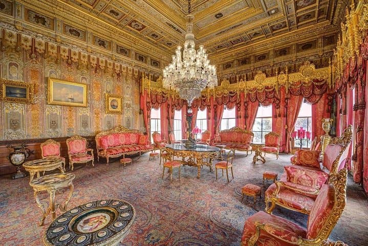 Istanbul Full-Day Bosphorus Cruise & Dolmabahçe Palace Tour photo 3