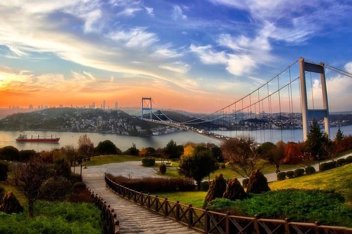 Istanbul Full-Day Bosphorus Cruise & Dolmabahçe Palace Tour photo 5