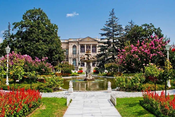 Istanbul Full-Day Bosphorus Cruise & Dolmabahçe Palace Tour