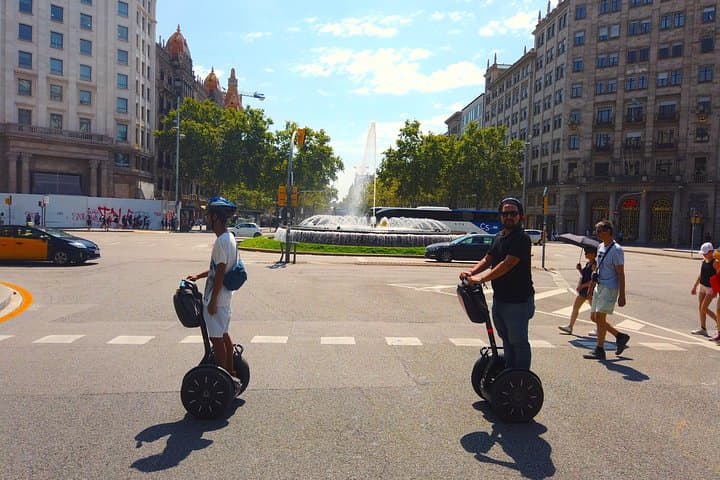 Classic Barcelona Segway Tour: Gothic Quarter to Barceloneta Beaches photo 4