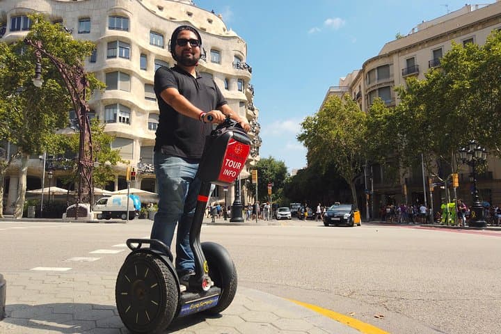 Classic Barcelona Segway Tour: Gothic Quarter to Barceloneta Beaches photo 5